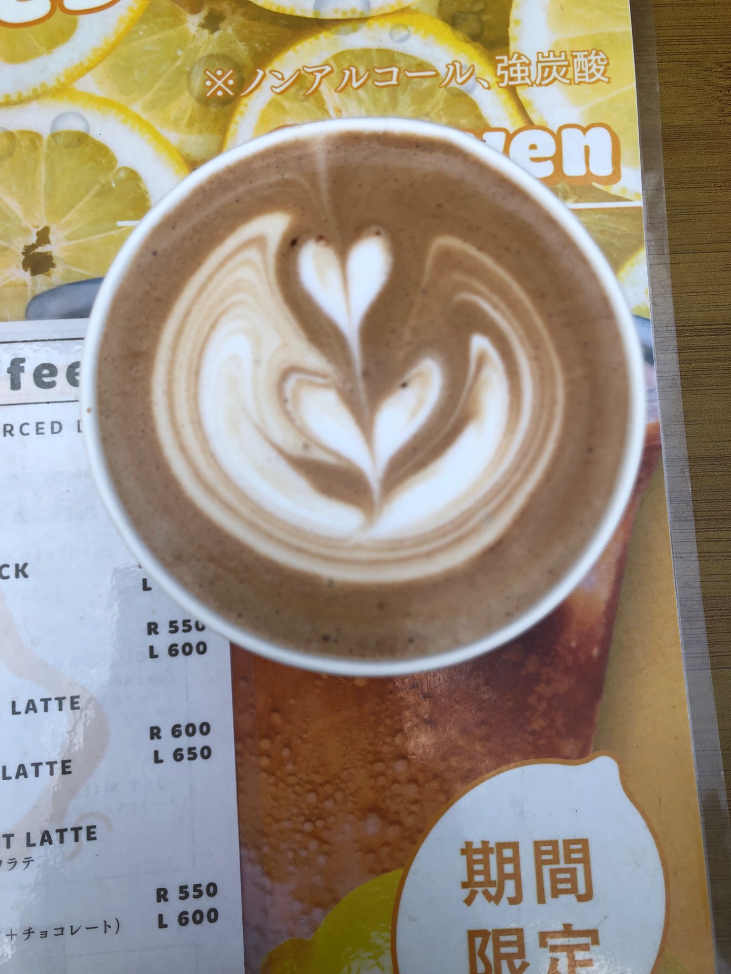 幸せを運ぶ黄色いコーヒー屋さん