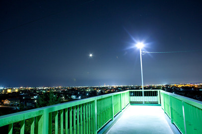今夜も、あの月あかり照らす歩道橋で。